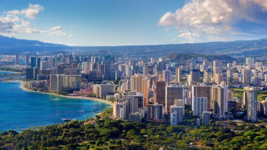 Honolulu Hawaii skyline Shutterstock_273152318